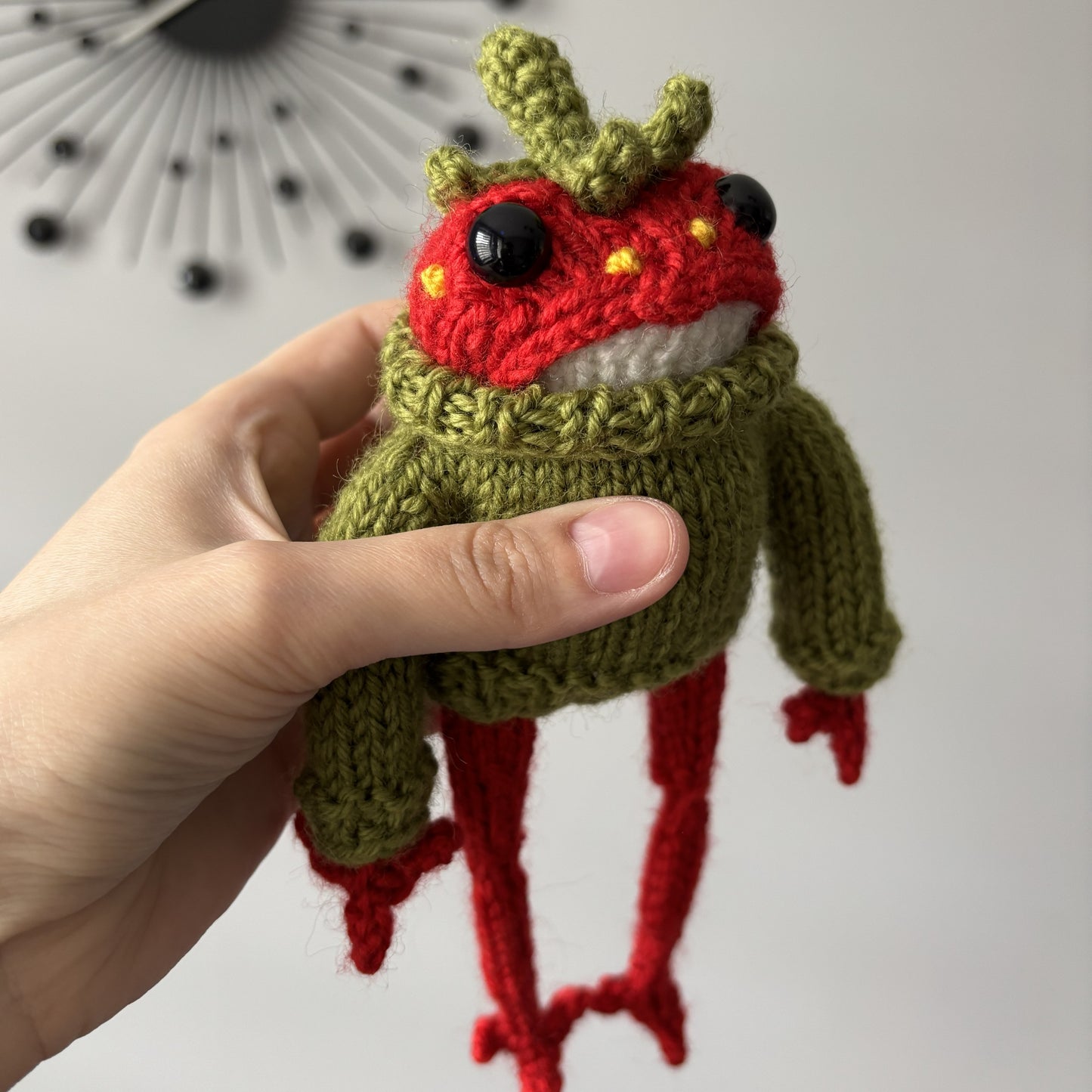 Maskotka Żabka-truskawka