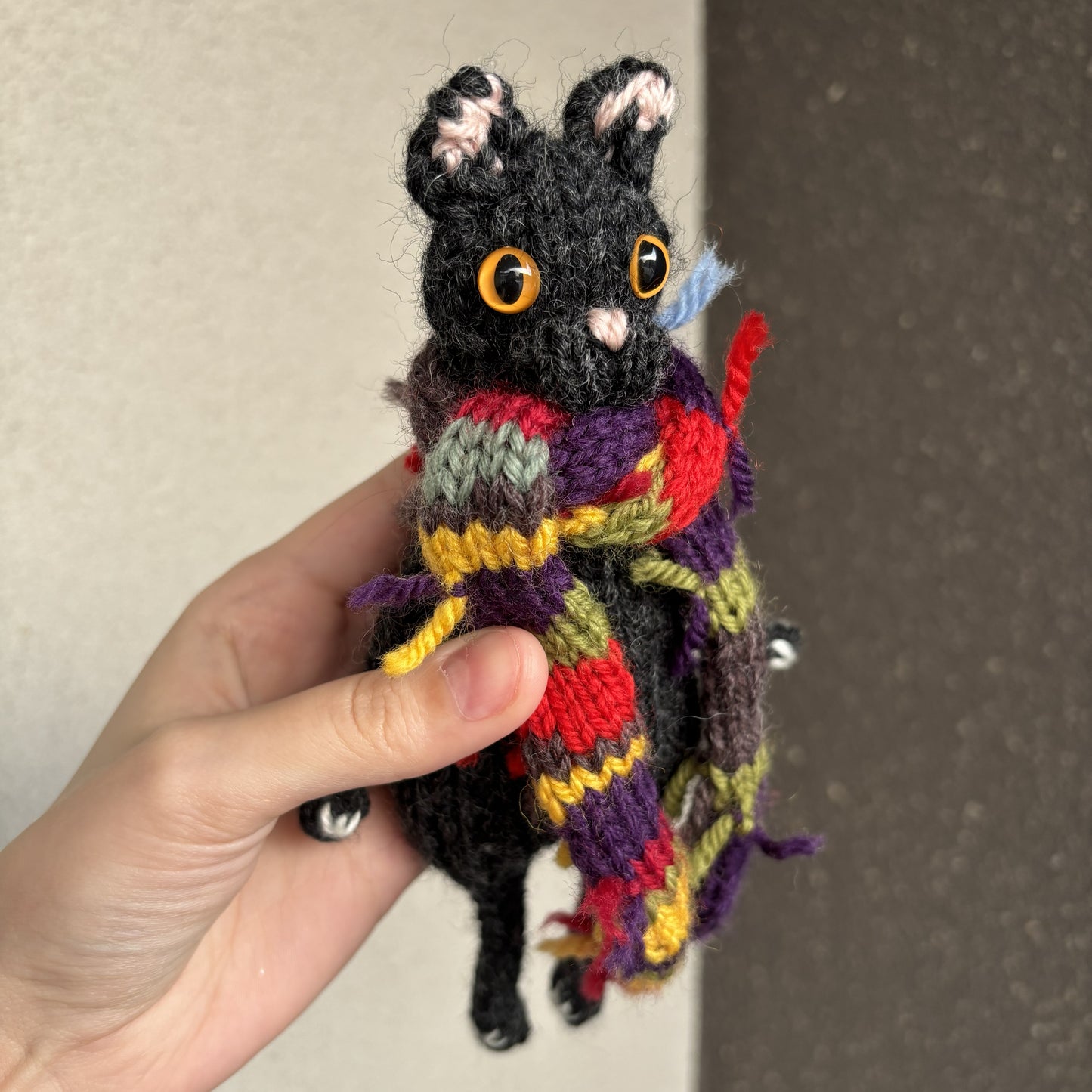 Maskotka Kot w szaliku