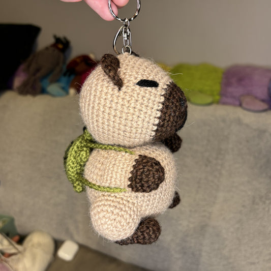 Breloczek Kapibara z plecakiem-żółwiem