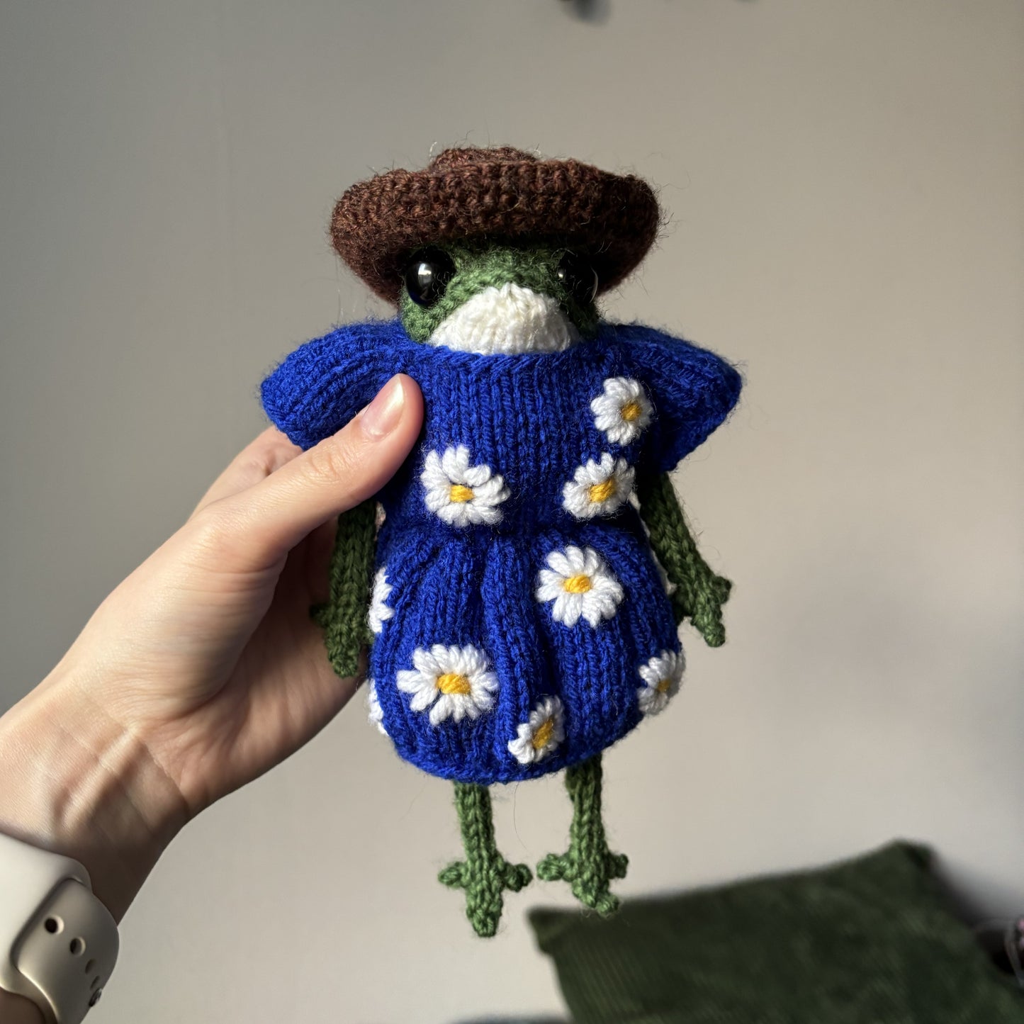 Breloczek Żabka w sukience