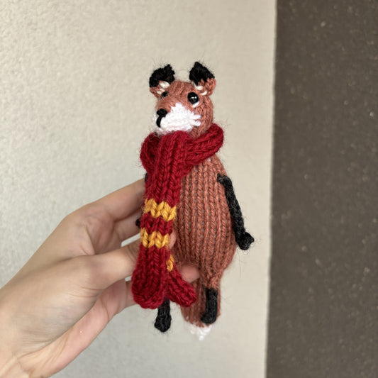 Maskotka Lisek w szaliku Gryffindor