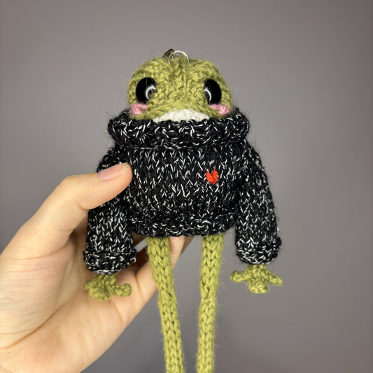 Żabka w sweterku z serduszkiem (z breloczkiem)