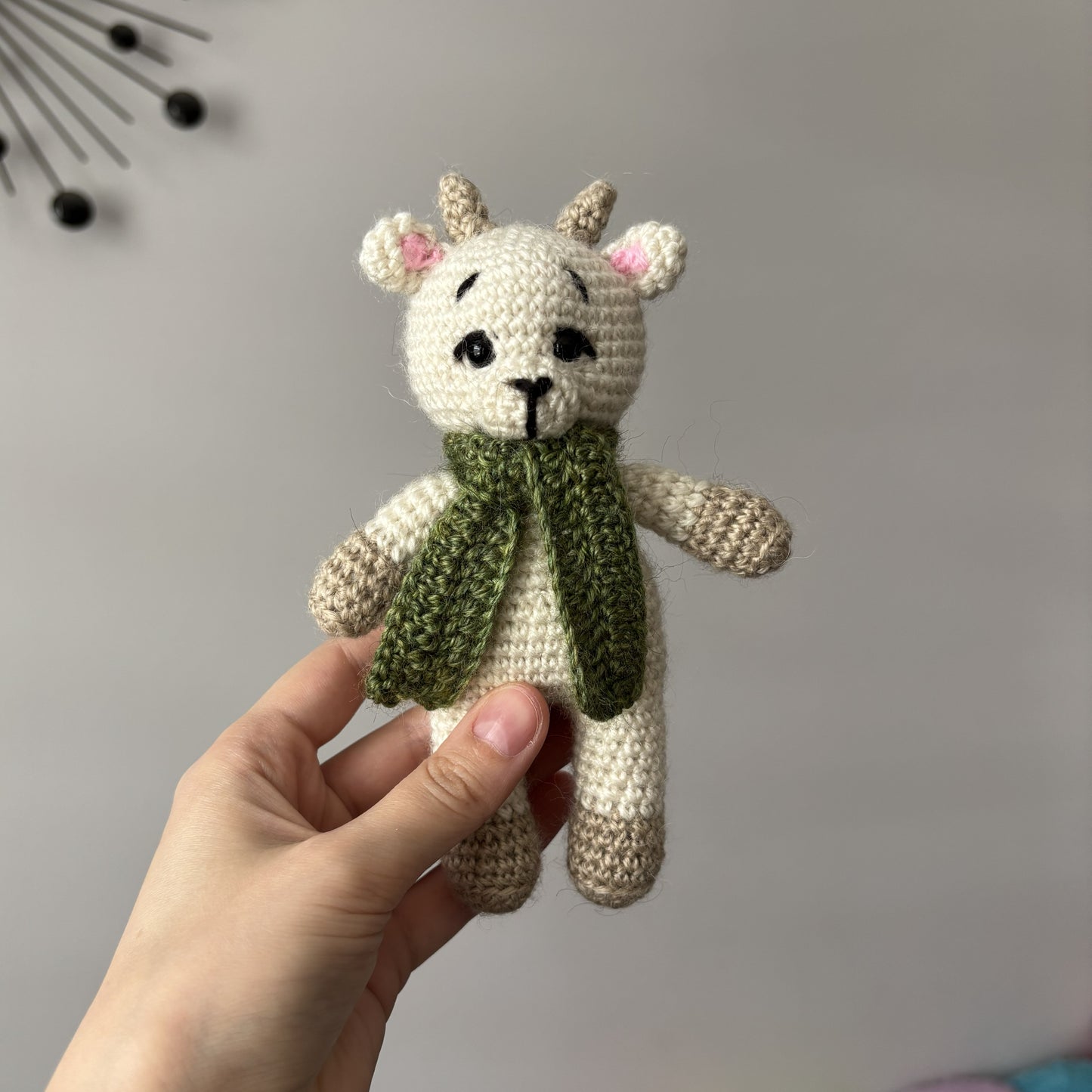 Maskotka Koźlątko w szaliku