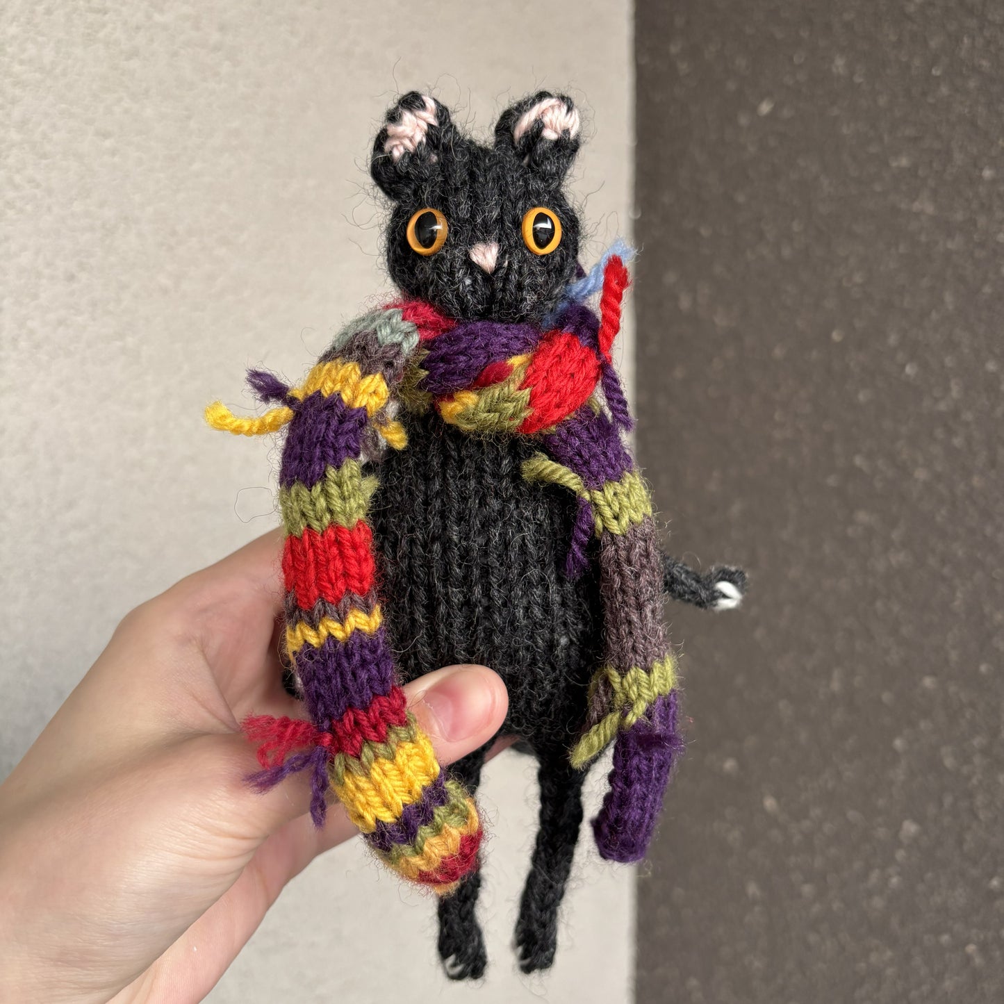 Maskotka Kot w szaliku