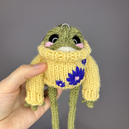Żabka w sweterku z kwiatami (z breloczkiem)