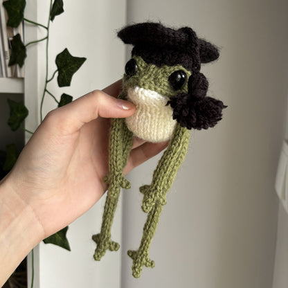 Maskotka Żabka absolwent