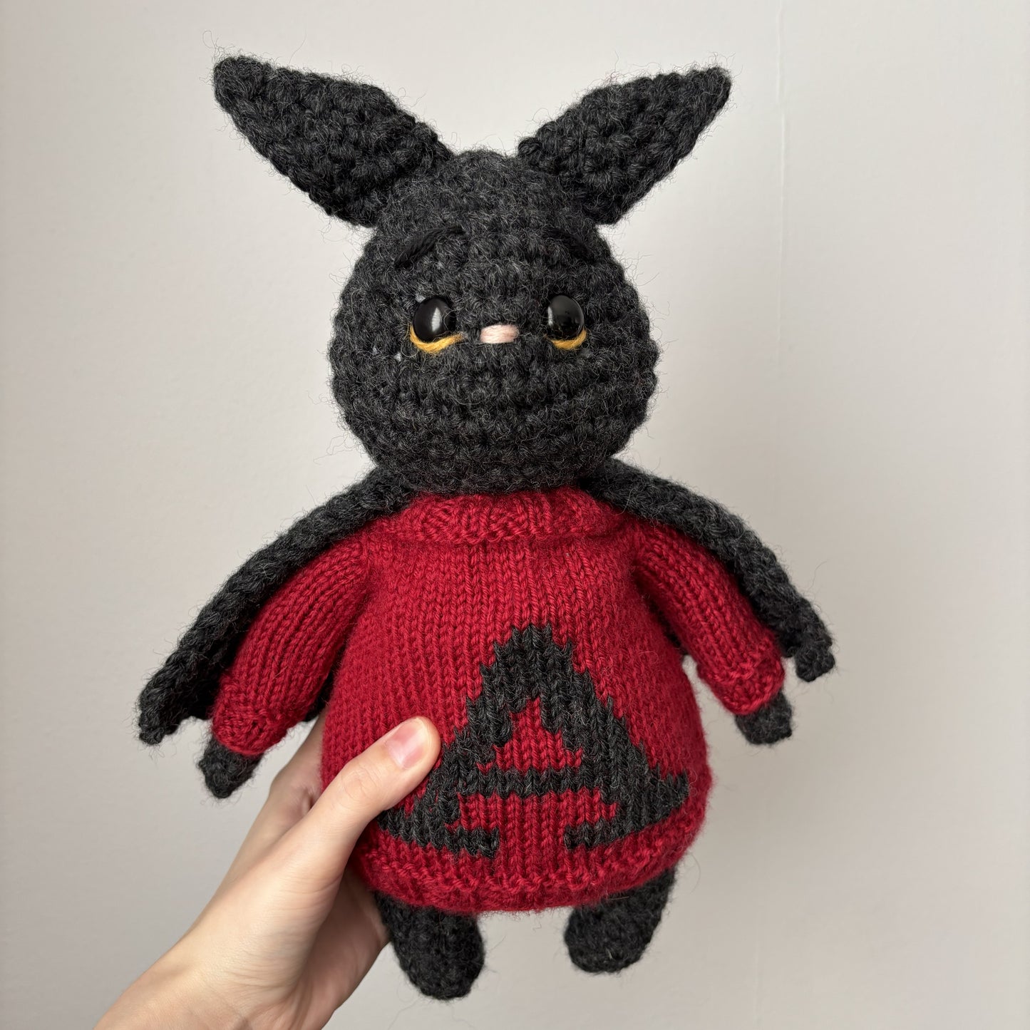 Maskotka Nietoperz w swetrze