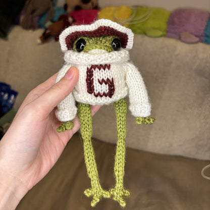 Breloczek Żabka-muchomorek z literką biały