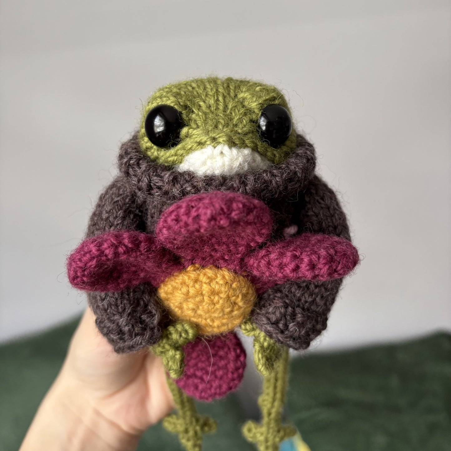 Maskotka Żabka z kwiatkiem