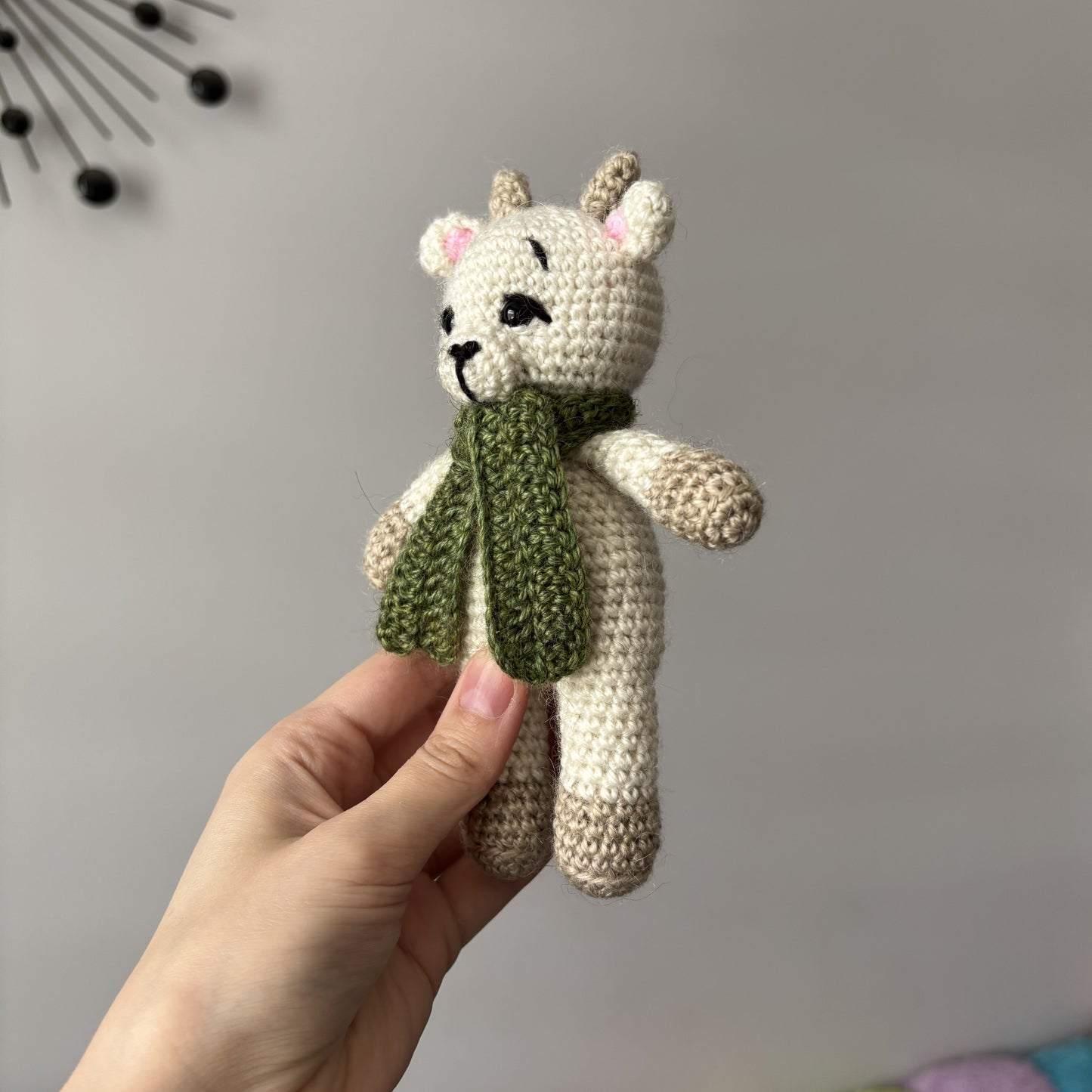 Maskotka Koźlątko w szaliku