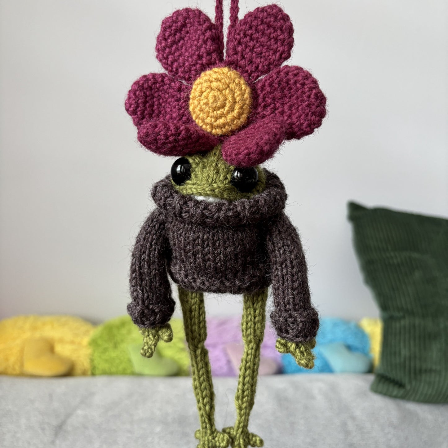 Breloczek Żabka z kwiatkiem