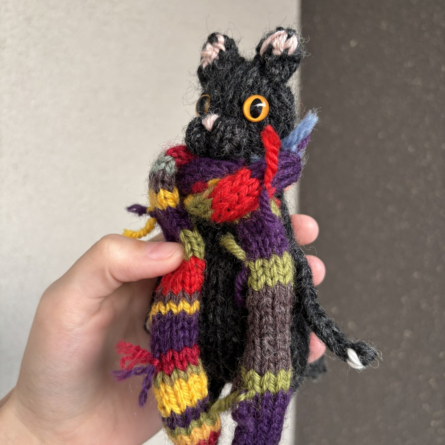 Maskotka Kot w szaliku