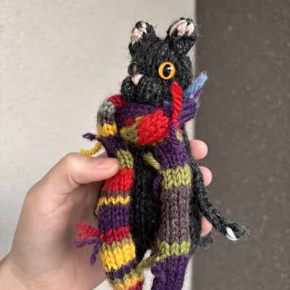 Maskotka Kot w szaliku