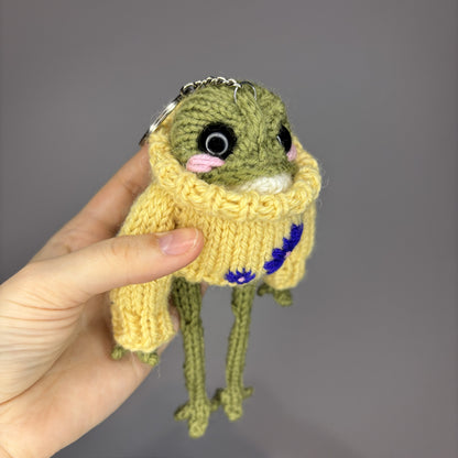 Żabka w sweterku z kwiatami (z breloczkiem)