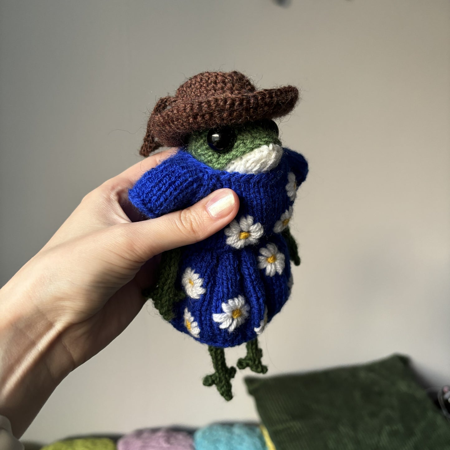 Breloczek Żabka w sukience