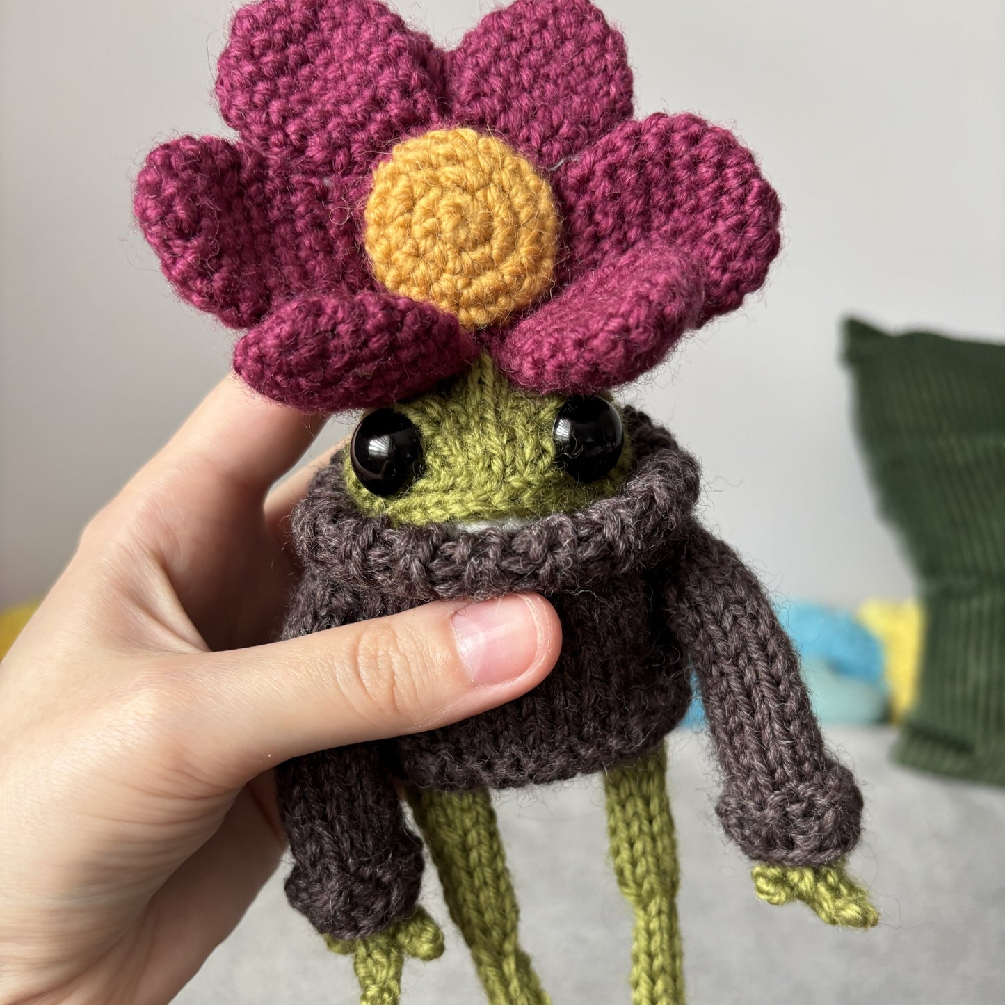 Breloczek Żabka z kwiatkiem