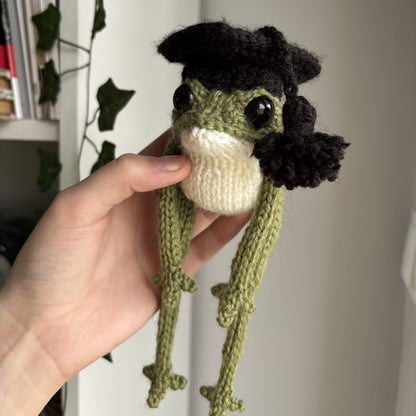 Maskotka Żabka absolwent