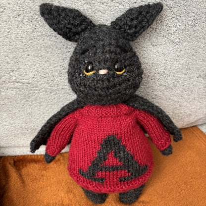 Maskotka Nietoperz w swetrze