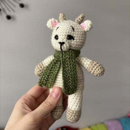 Maskotka Koźlątko w szaliku