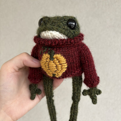 Maskotka Żabka w swetrze z dynią