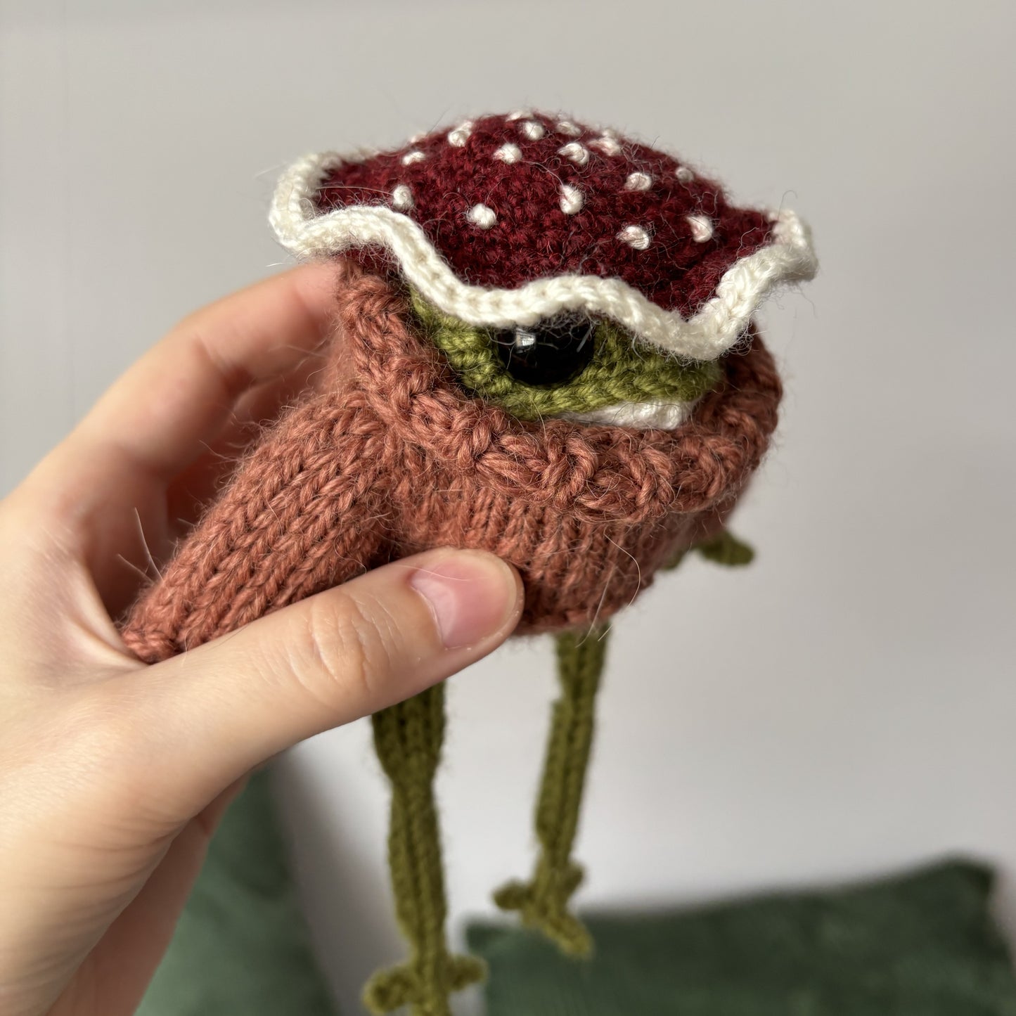 Maskotka Żabka-muchomorek rudy