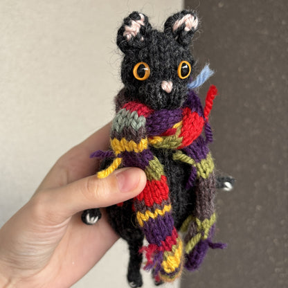 Maskotka Kot w szaliku