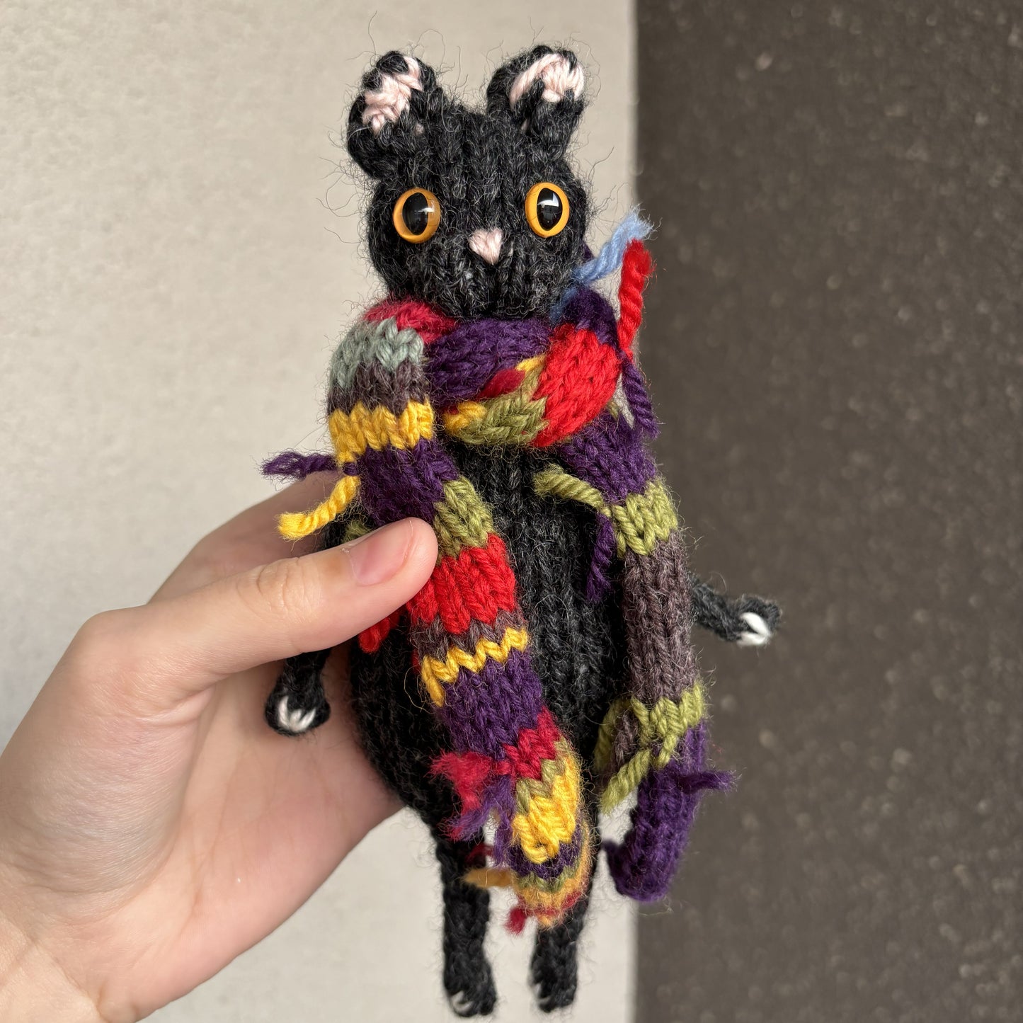 Maskotka Kot w szaliku