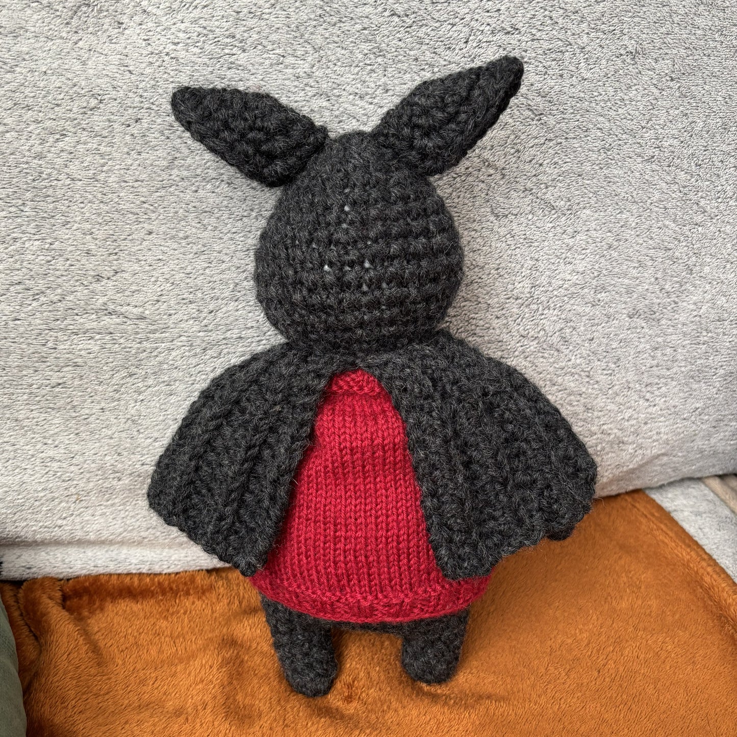 Maskotka Nietoperz w swetrze