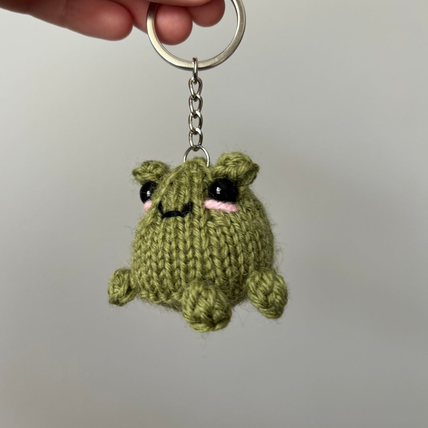 Miniaturowa żabka-breloczek