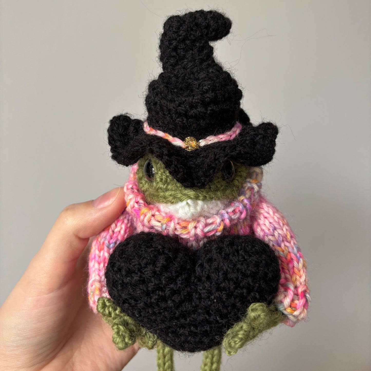 Żabka z czarnym sercem (bez breloczka)