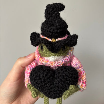 Żabka z czarnym sercem (bez breloczka)