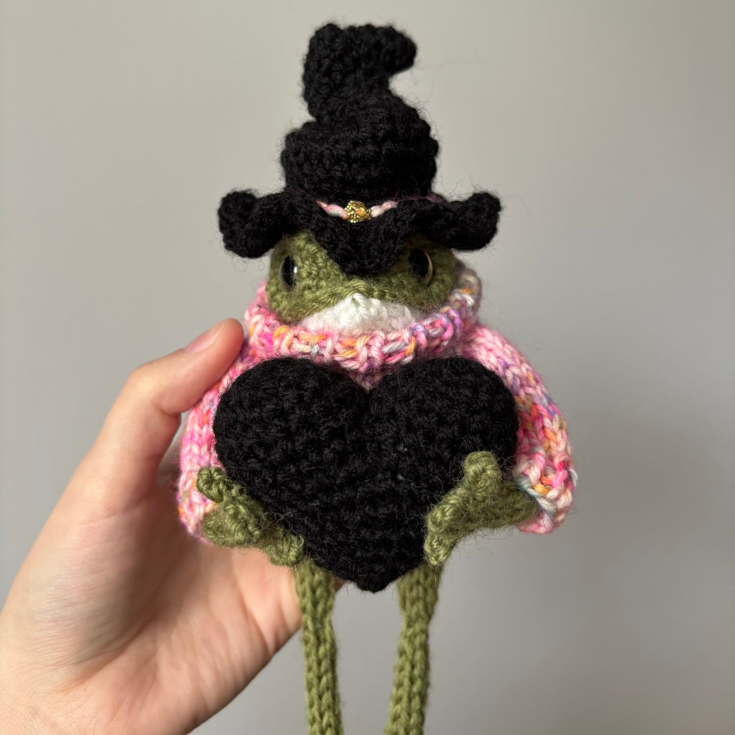 Żabka z czarnym sercem (bez breloczka)