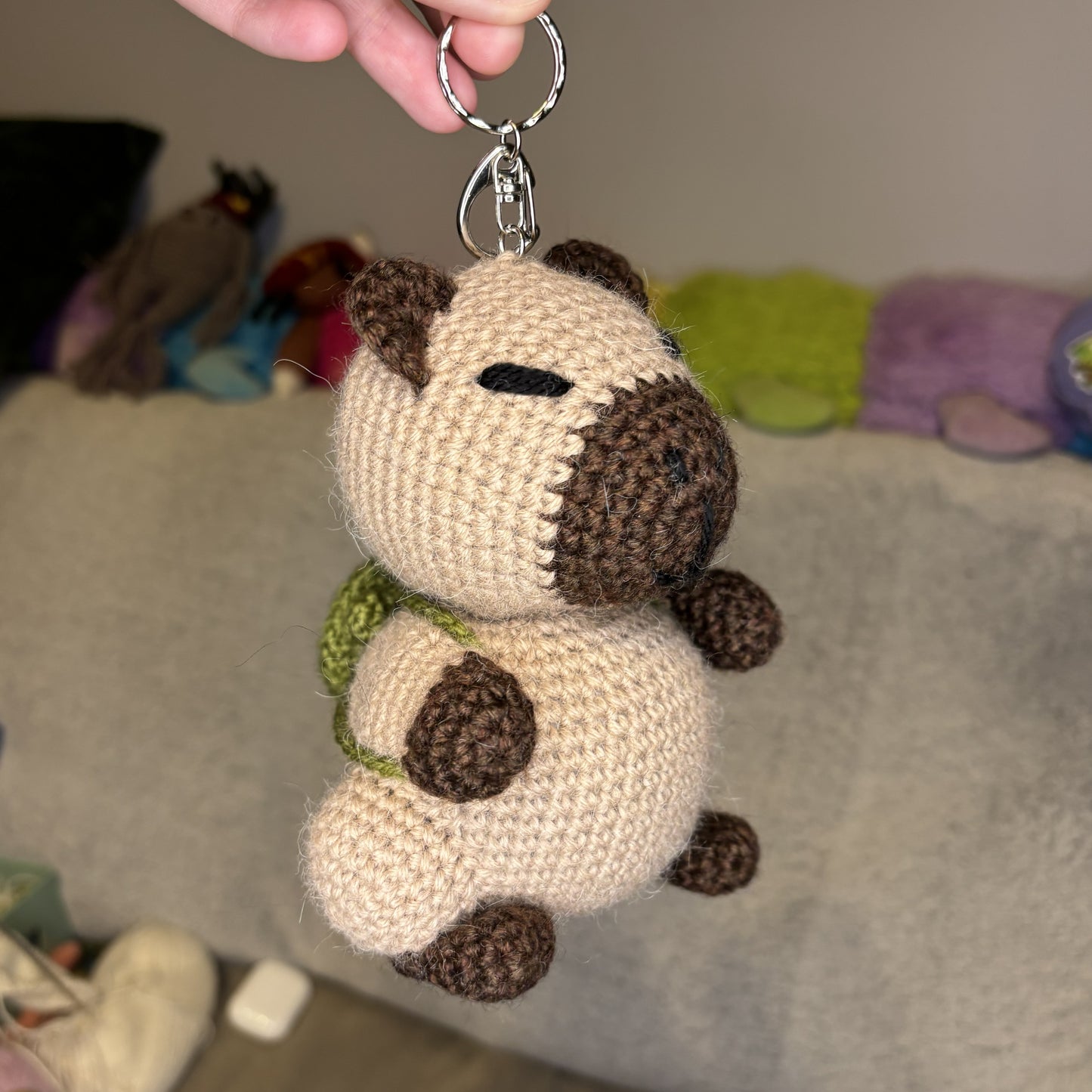 Breloczek Kapibara z plecakiem-żółwiem